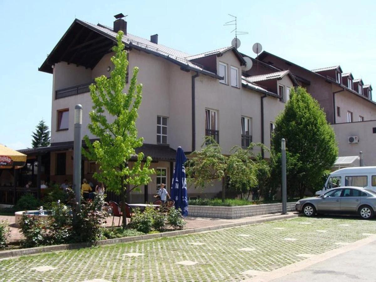 HOTEL DELMINIUM